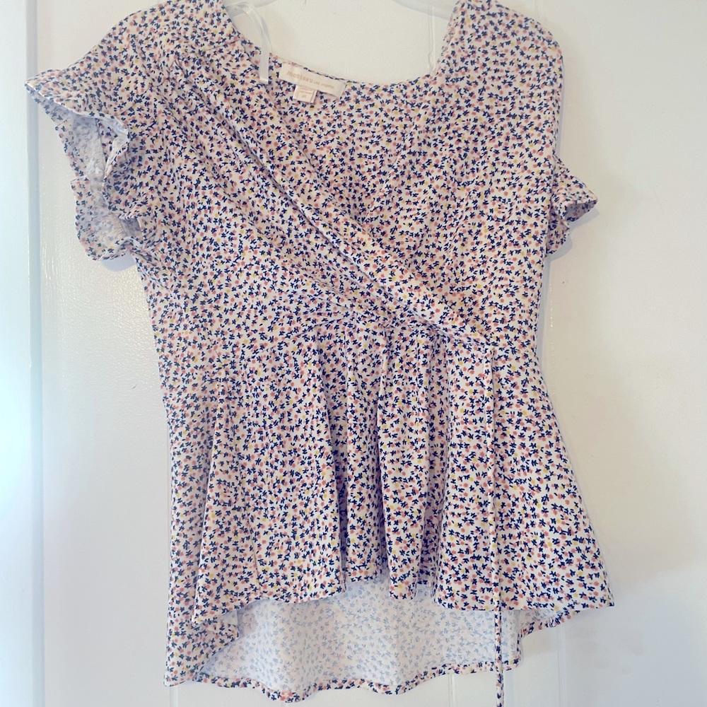Monteau Los Angeles XL blouse it’s white with blue pink and yellow flowers